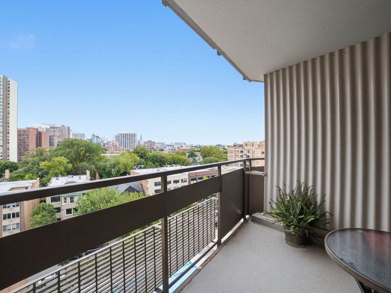 555 W Cornelia Avenue Chicago IL 60657