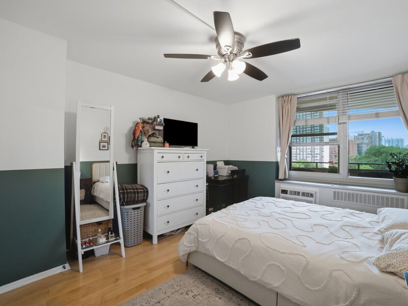 555 W Cornelia Avenue Chicago IL 60657