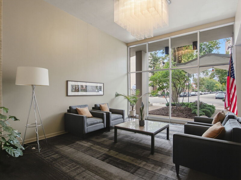 555 W Cornelia Avenue Chicago IL 60657