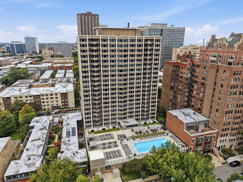 555 W Cornelia Avenue Chicago IL 60657