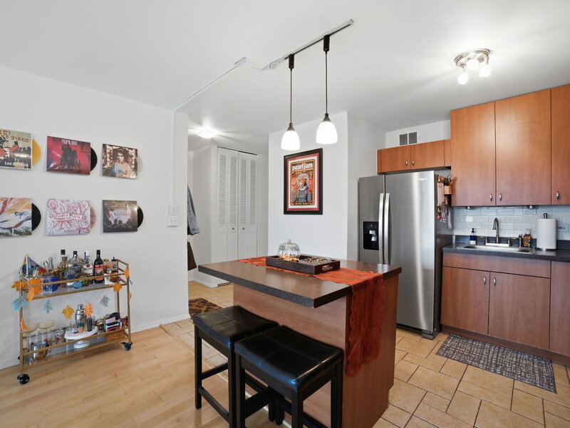 555 W Cornelia Avenue Chicago IL 60657