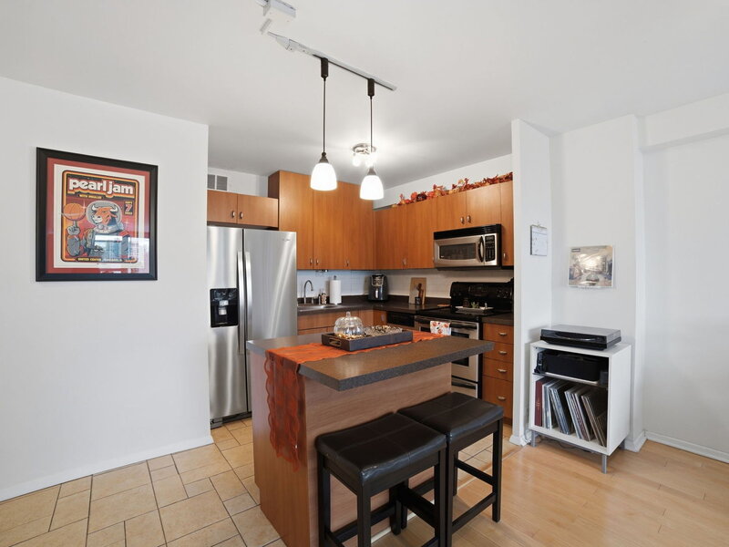 555 W Cornelia Avenue Chicago IL 60657