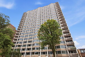 Photo of 555 W Cornelia Avenue Chicago IL 60657 Unit 1002
