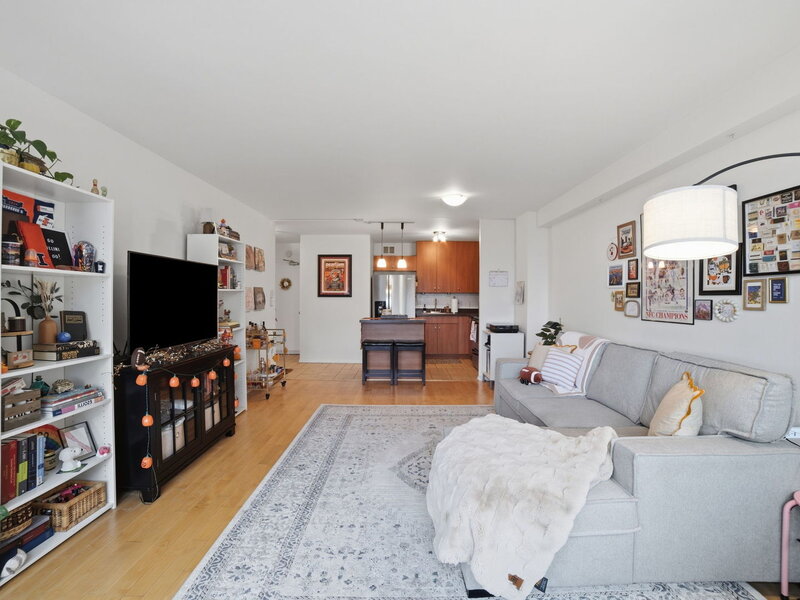 555 W Cornelia Avenue Chicago IL 60657
