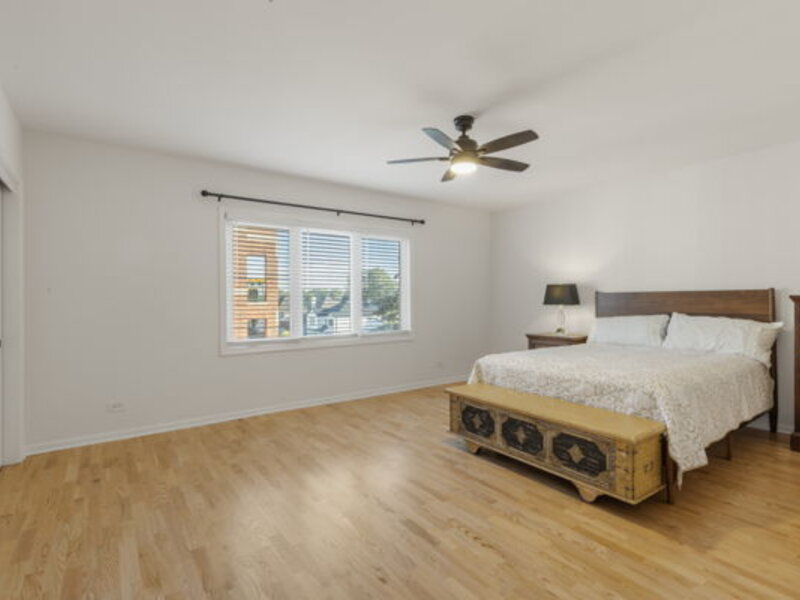 5320 N Lowell Avenue Chicago IL 60630