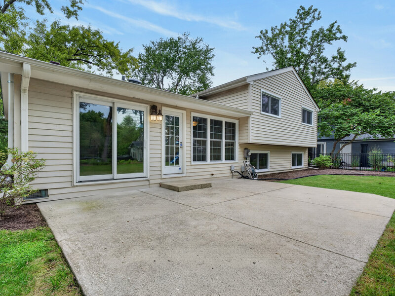 352 Berry Drive Naperville IL 60540