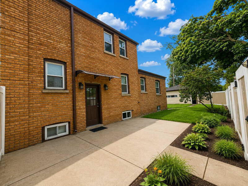 1693 Linden Street Des Plaines IL 60018