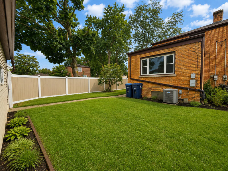 1693 Linden Street Des Plaines IL 60018