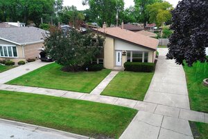 Photo of 10107 Lawrence Court Oak Lawn IL 60453