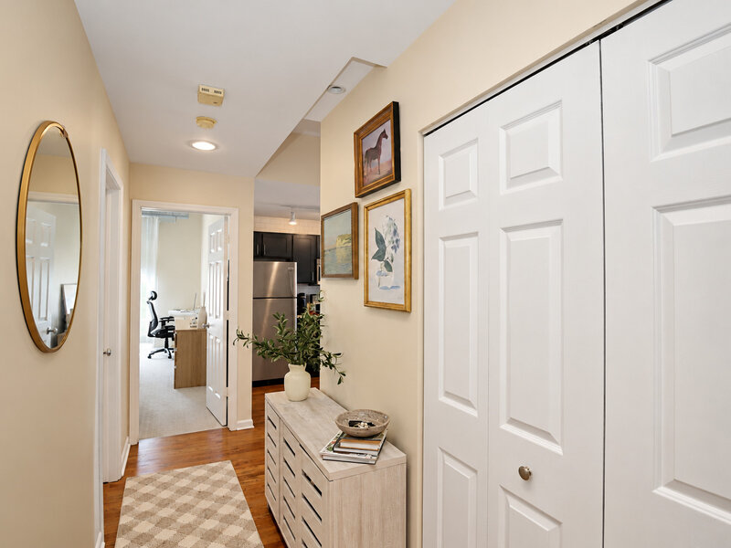 2356 N Elston Court Chicago IL 60614