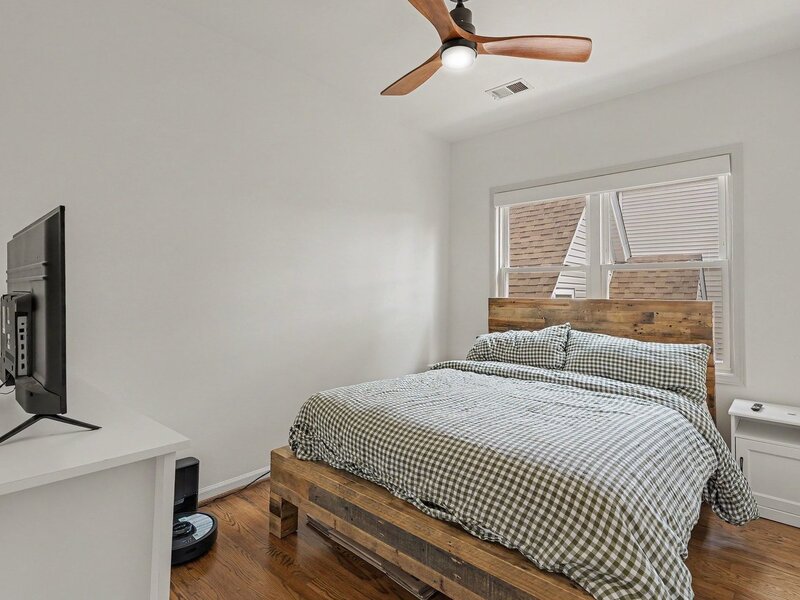 1619 W Hollywood Avenue Chicago IL 60660