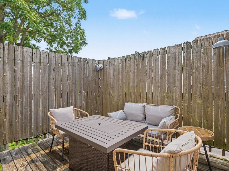 1619 W Hollywood Avenue Chicago IL 60660