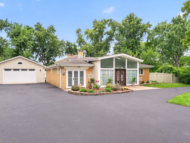 17 Deerpath Road Bensenville IL 60106