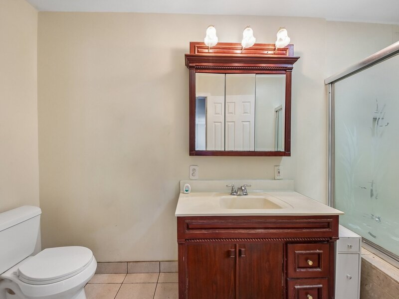 213 Edgemont Street Mundelein IL 60060