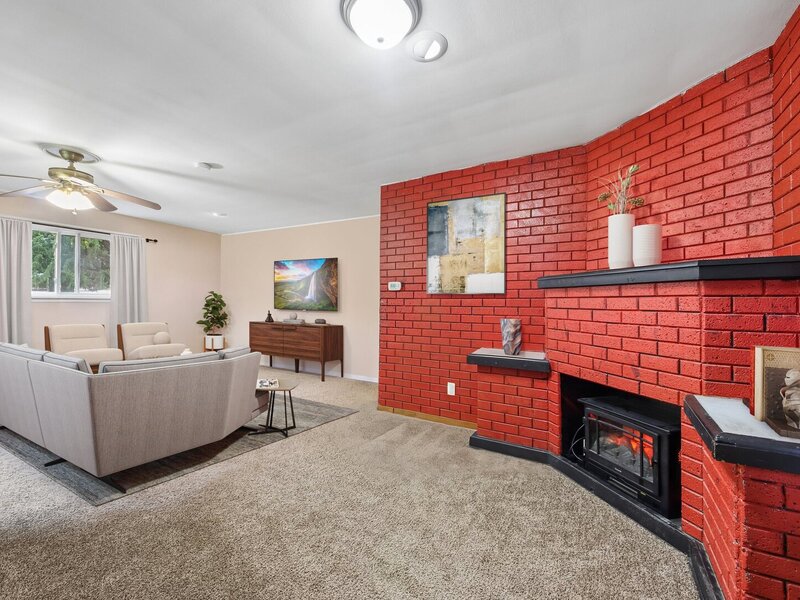 213 Edgemont Street Mundelein IL 60060