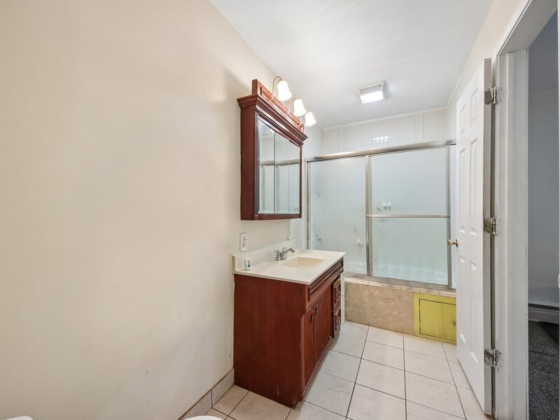 213 Edgemont Street Mundelein IL 60060
