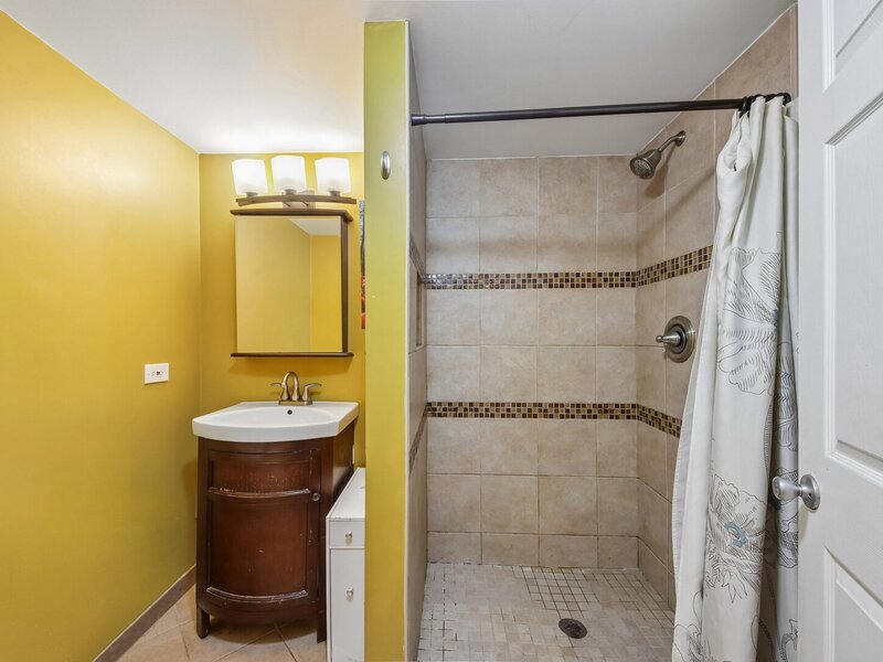 213 Edgemont Street Mundelein IL 60060