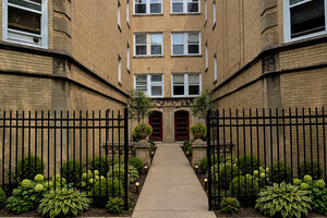 Photo of 2318 W Rosemont Avenue Chicago IL 60659 Unit 2