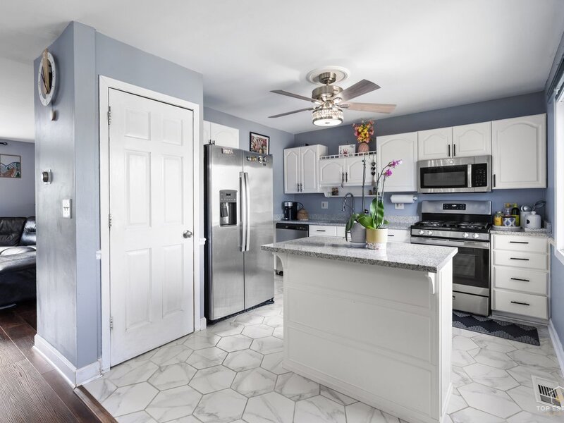 1160 Warwick Circle Hoffman Estates IL 60169