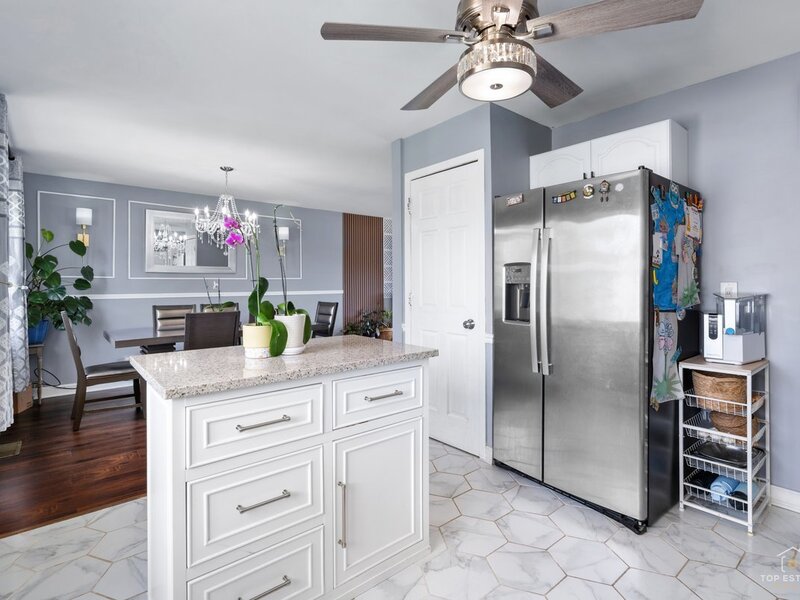 1160 Warwick Circle Hoffman Estates IL 60169