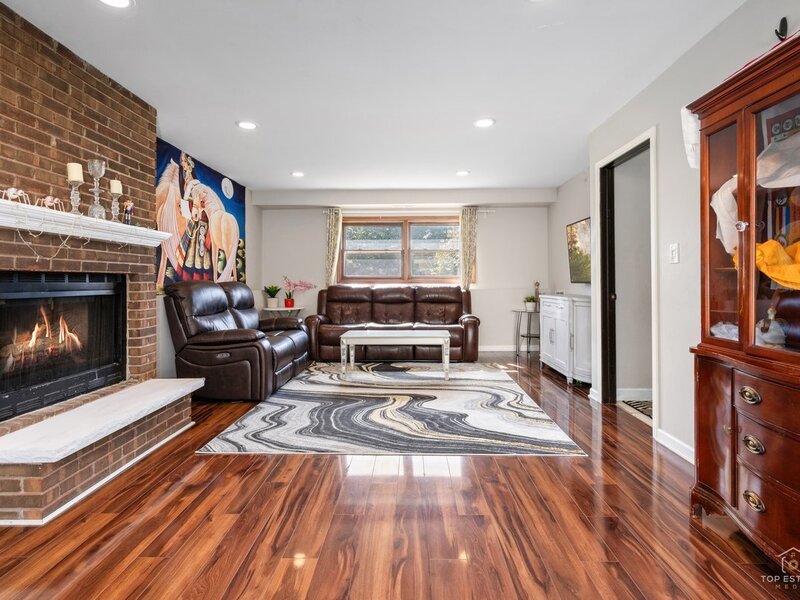 1160 Warwick Circle Hoffman Estates IL 60169