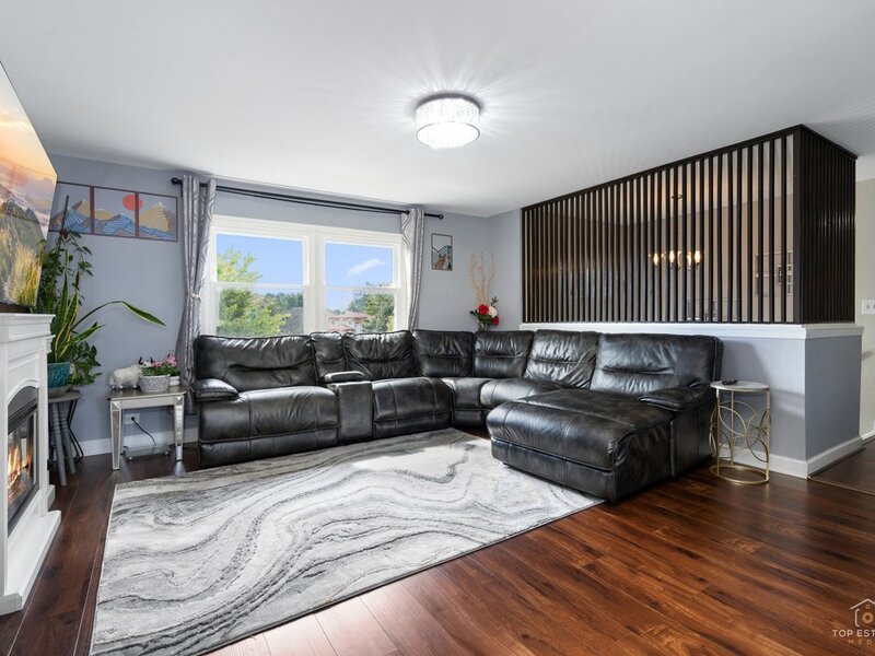 1160 Warwick Circle Hoffman Estates IL 60169