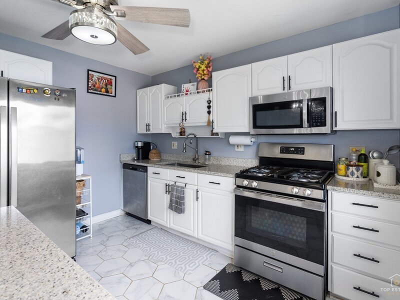 1160 Warwick Circle Hoffman Estates IL 60169
