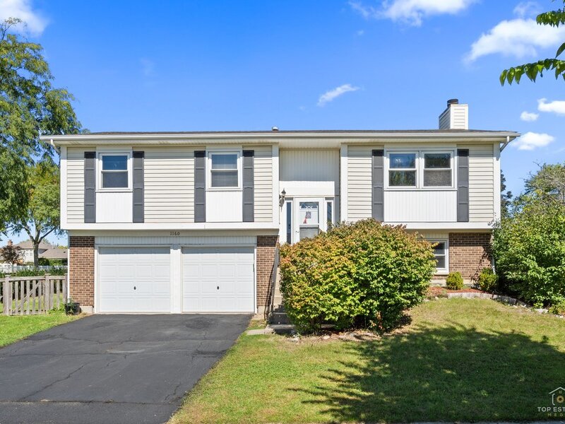 1160 Warwick Circle Hoffman Estates IL 60169