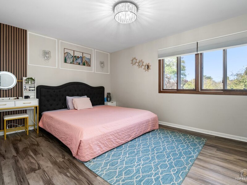 1160 Warwick Circle Hoffman Estates IL 60169