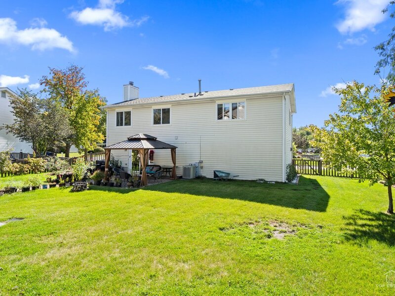 1160 Warwick Circle Hoffman Estates IL 60169