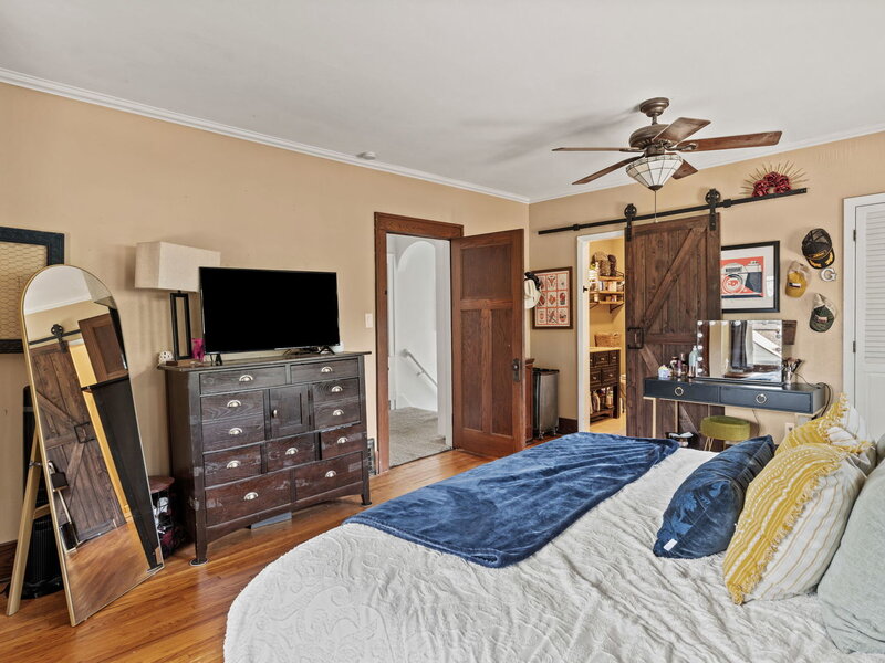 332 Forest Road Davenport IA 52803