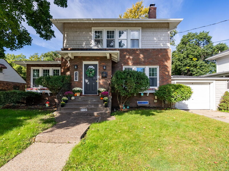 332 Forest Road Davenport IA 52803