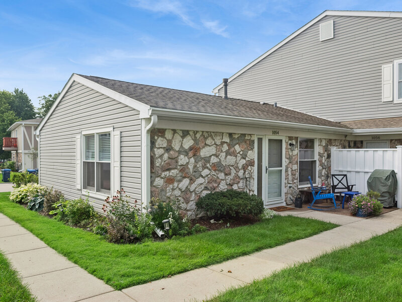 1054 Brunswick Harbor Schaumburg IL 60193