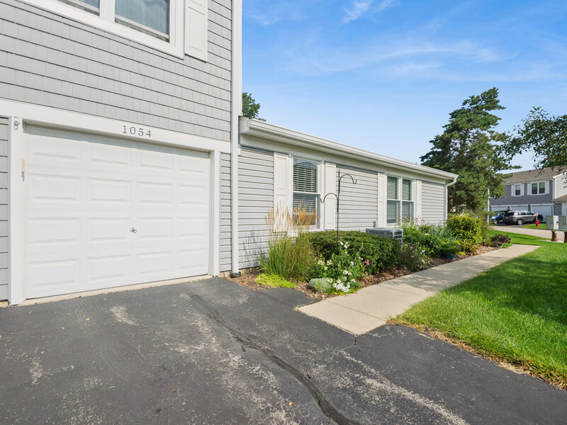 1054 Brunswick Harbor Schaumburg IL 60193