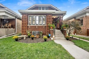 Photo of 6239 N Campbell Avenue Chicago IL 60659