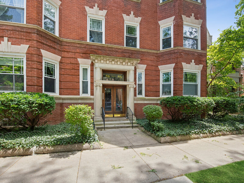 5715 S Blackstone Avenue Chicago IL 60637