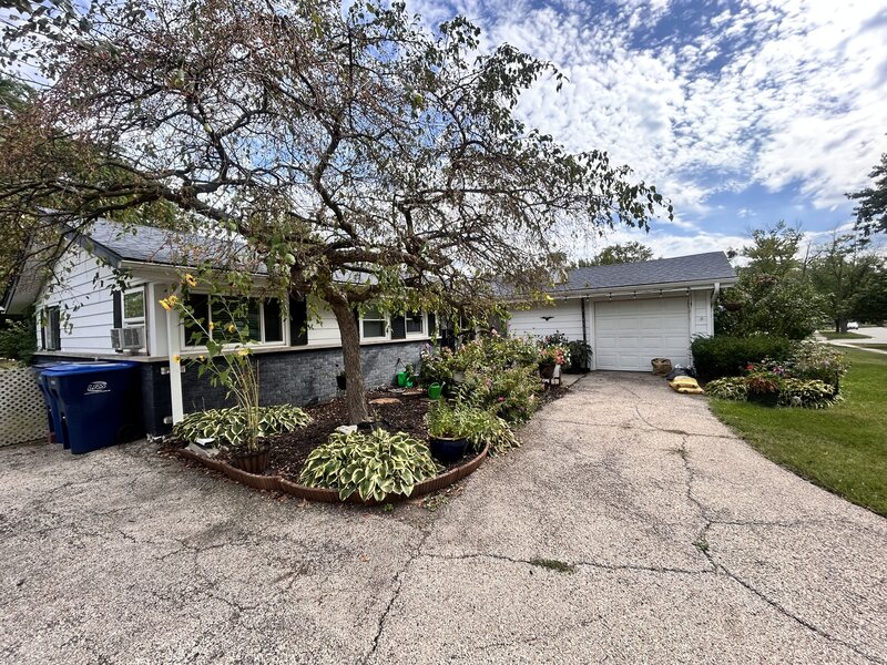 227 Wellesley Lane Schaumburg IL 60193