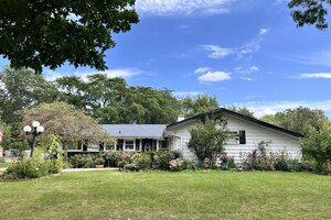 Photo of 227 Wellesley Lane Schaumburg IL 60193