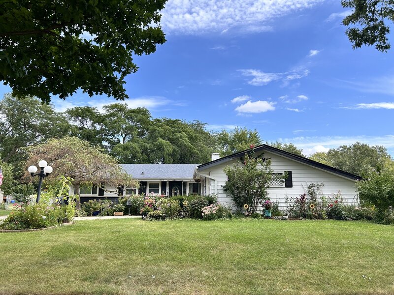 227 Wellesley Lane Schaumburg IL 60193