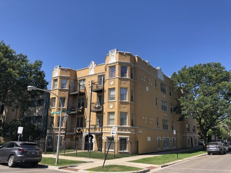 2707 W Glenlake Avenue Chicago IL 60659