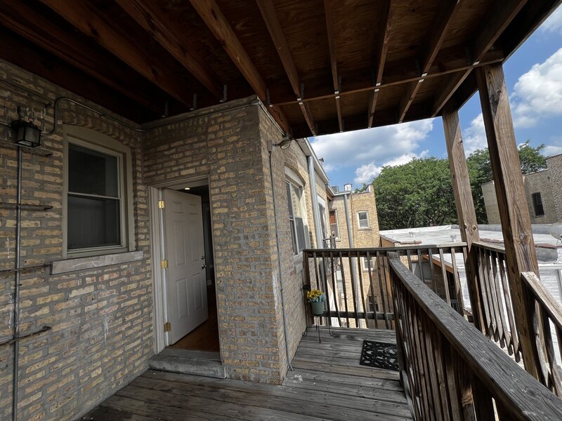2707 W Glenlake Avenue Chicago IL 60659