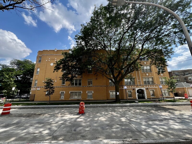 2707 W Glenlake Avenue Chicago IL 60659