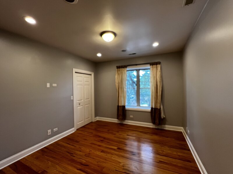 2707 W Glenlake Avenue Chicago IL 60659