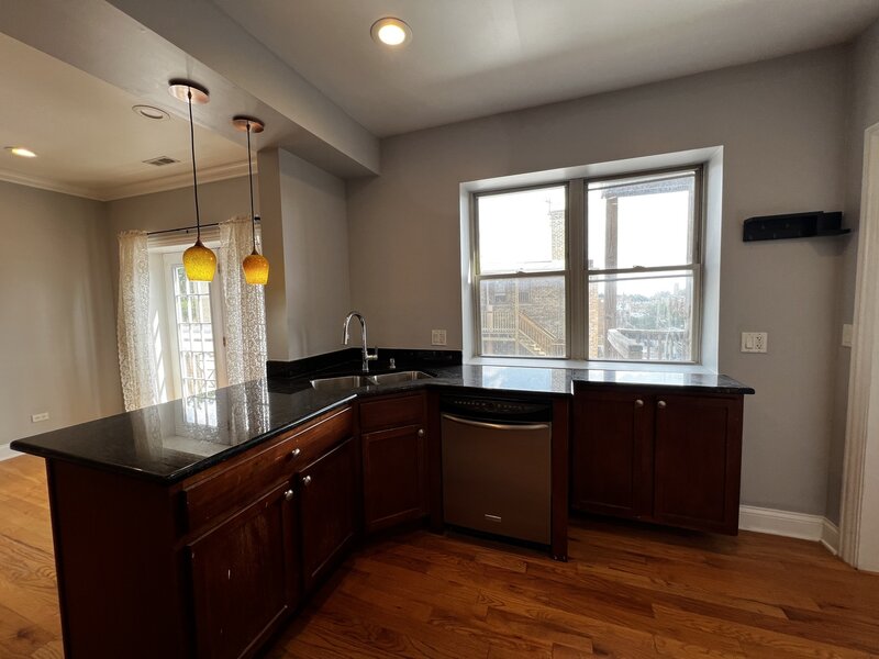 2707 W Glenlake Avenue Chicago IL 60659
