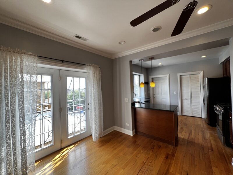 2707 W Glenlake Avenue Chicago IL 60659