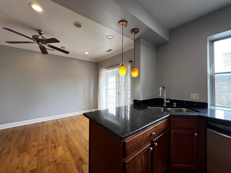 2707 W Glenlake Avenue Chicago IL 60659