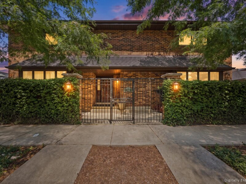 204 E 32nd Street Chicago IL 60616