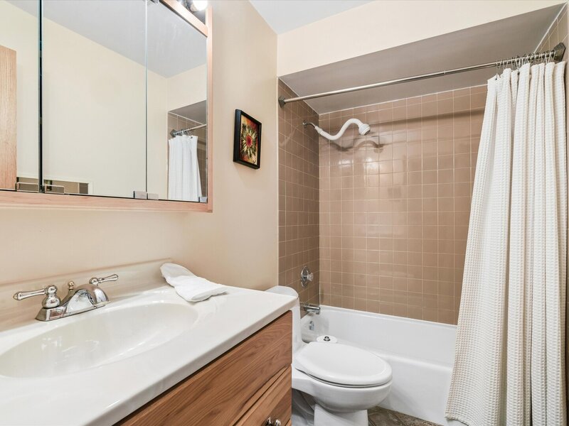 204 E 32nd Street Chicago IL 60616