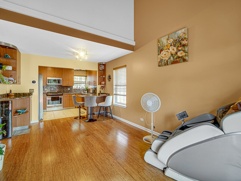 1424 Derby Lane Mundelein IL 60060