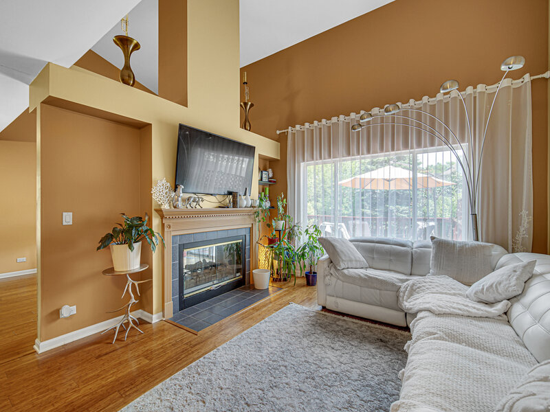 1424 Derby Lane Mundelein IL 60060